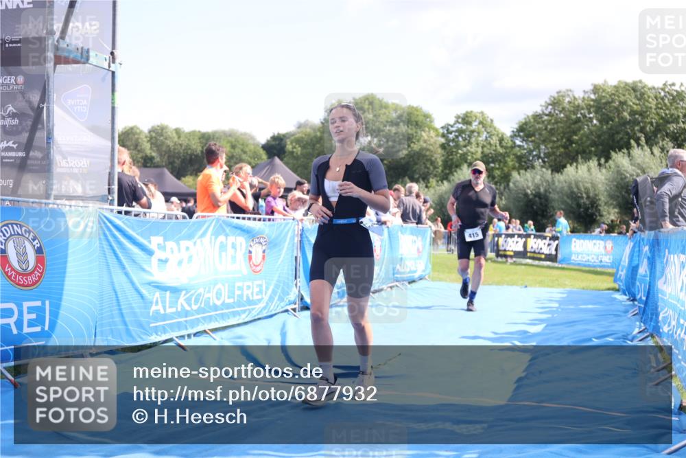 25.08.2024 - Elbe Triathlon Hamburg H.Heesch http://msf.ph/oto/6877932 25.08.2024 11:47:03 Ziel 415, 488, 1452 meine-sportfotos.de