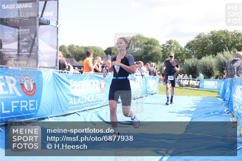 25.08.2024 - Elbe Triathlon Hamburg H.Heesch http://msf.ph/oto/6877938 25.08.2024 11:47:03 Ziel 415, 488, 1452 meine-sportfotos.de