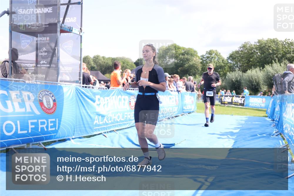 25.08.2024 - Elbe Triathlon Hamburg H.Heesch http://msf.ph/oto/6877942 25.08.2024 11:47:03 Ziel 415, 488, 1452 meine-sportfotos.de