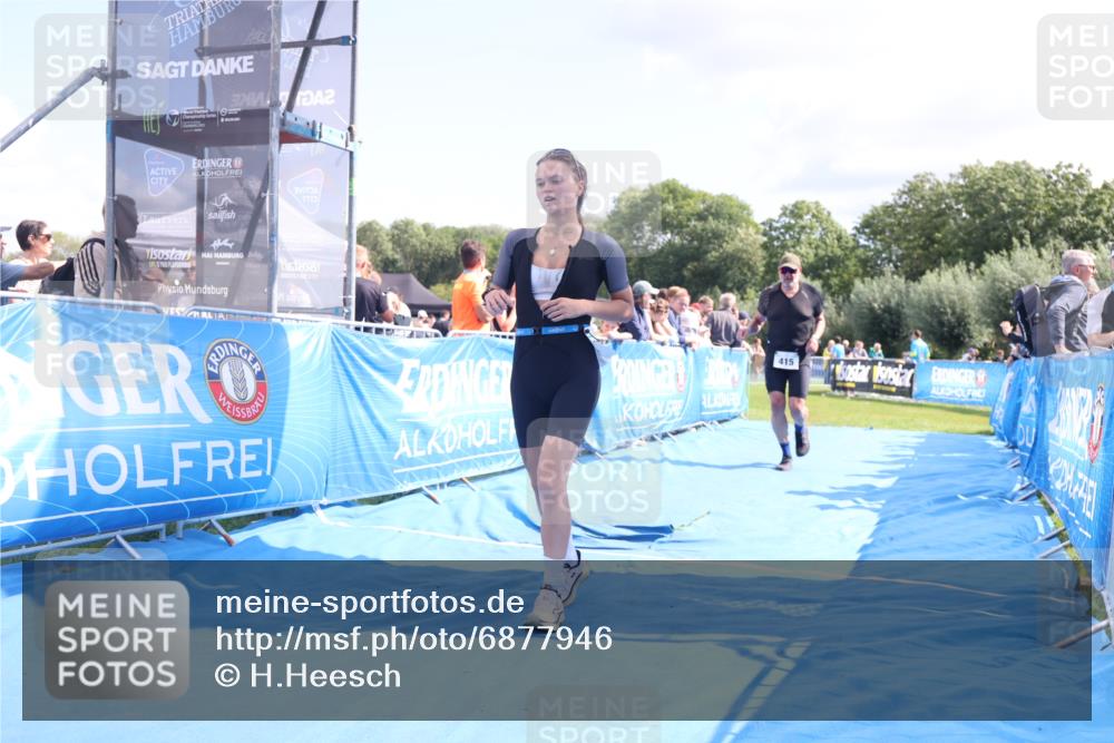 25.08.2024 - Elbe Triathlon Hamburg H.Heesch http://msf.ph/oto/6877946 25.08.2024 11:47:03 Ziel 415, 488, 1452 meine-sportfotos.de