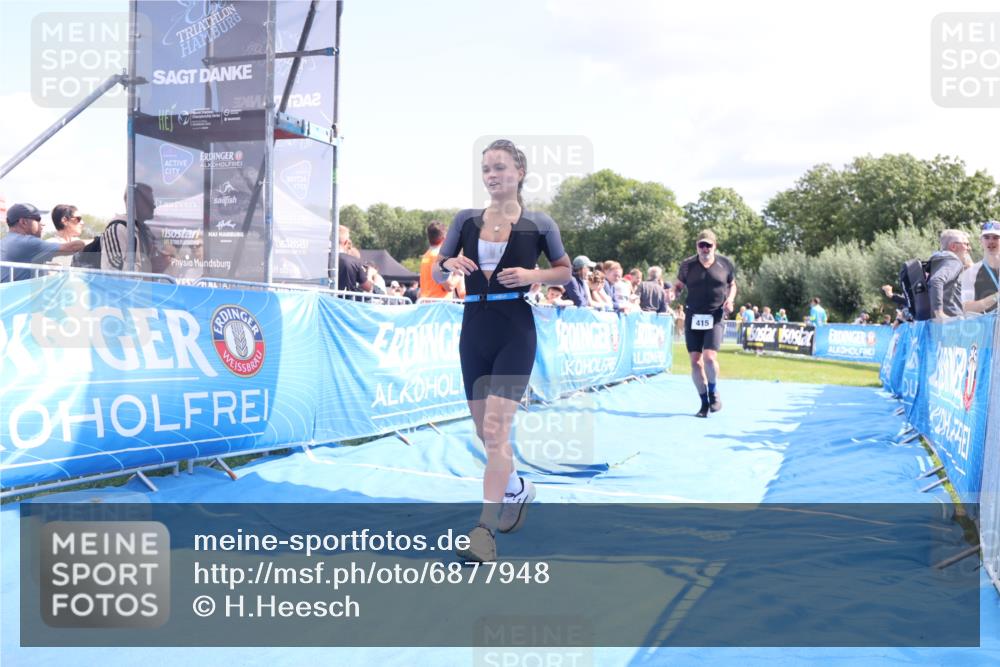 25.08.2024 - Elbe Triathlon Hamburg H.Heesch http://msf.ph/oto/6877948 25.08.2024 11:47:03 Ziel 415, 488, 1452 meine-sportfotos.de