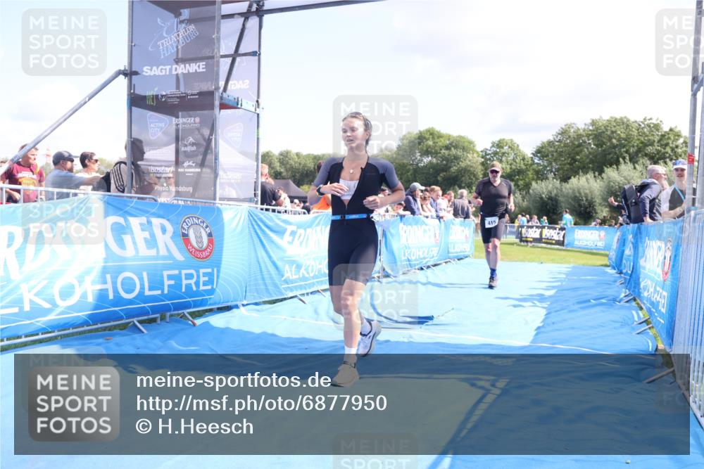 25.08.2024 - Elbe Triathlon Hamburg H.Heesch http://msf.ph/oto/6877950 25.08.2024 11:47:03 Ziel 415, 488, 1452 meine-sportfotos.de