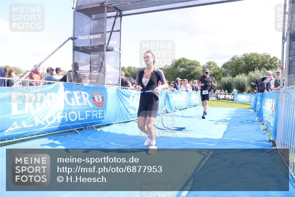 25.08.2024 - Elbe Triathlon Hamburg H.Heesch http://msf.ph/oto/6877953 25.08.2024 11:47:04 Ziel 415, 488, 1452 meine-sportfotos.de