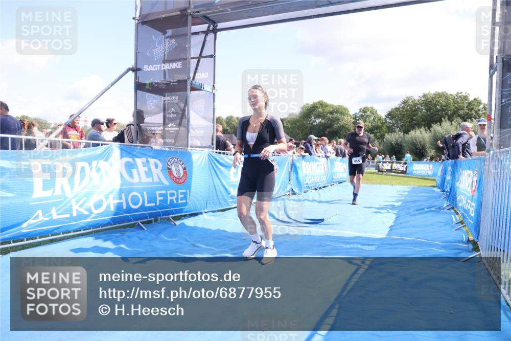 25.08.2024 - Elbe Triathlon Hamburg H.Heesch http://msf.ph/oto/6877955 25.08.2024 11:47:04 Ziel 415, 488, 1452 meine-sportfotos.de