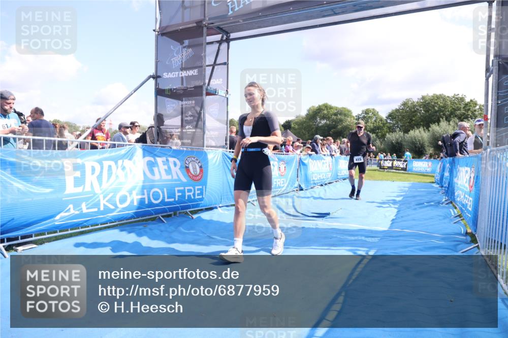 25.08.2024 - Elbe Triathlon Hamburg H.Heesch http://msf.ph/oto/6877959 25.08.2024 11:47:04 Ziel 415, 488, 1452 meine-sportfotos.de