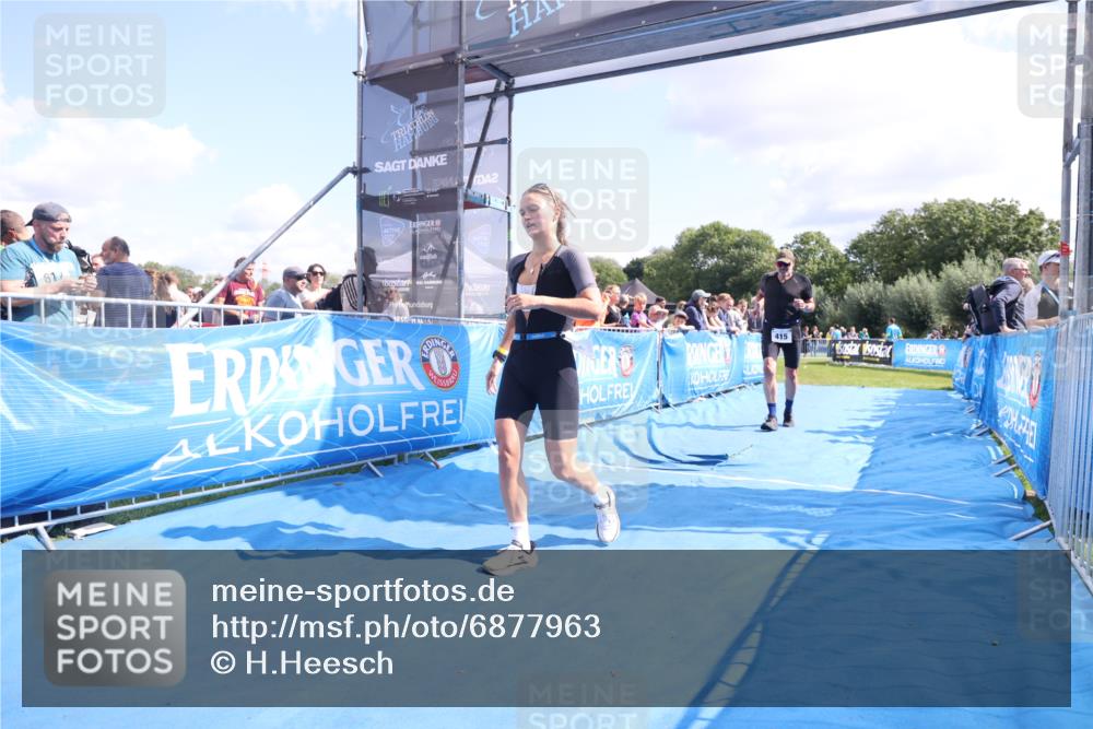 25.08.2024 - Elbe Triathlon Hamburg H.Heesch http://msf.ph/oto/6877963 25.08.2024 11:47:04 Ziel 415, 488, 1452 meine-sportfotos.de