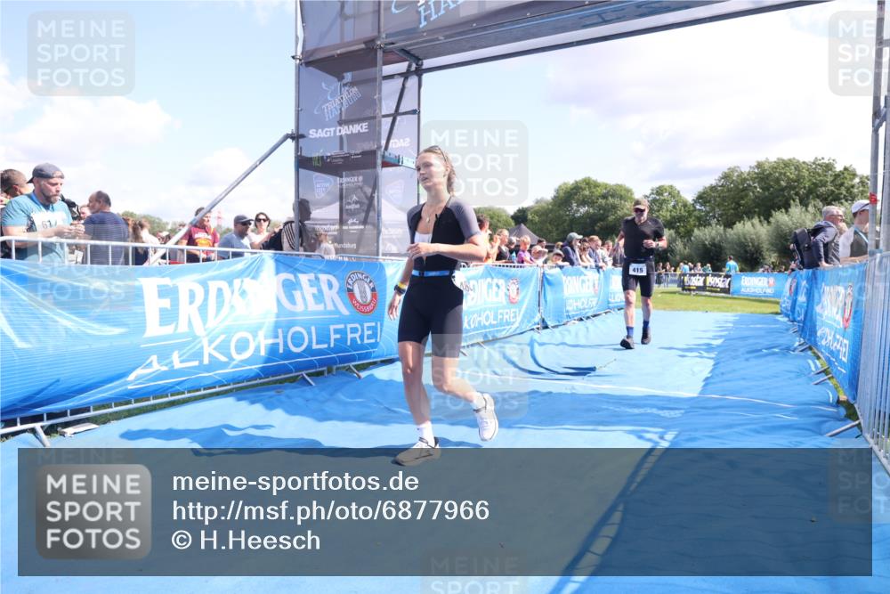 25.08.2024 - Elbe Triathlon Hamburg H.Heesch http://msf.ph/oto/6877966 25.08.2024 11:47:04 Ziel 415, 488, 1452 meine-sportfotos.de
