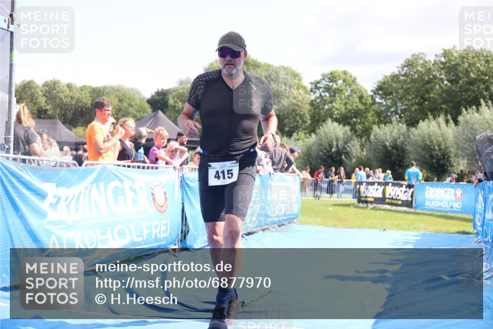 25.08.2024 - Elbe Triathlon Hamburg H.Heesch http://msf.ph/oto/6877970 25.08.2024 11:47:05 Ziel 415, 488, 1452 meine-sportfotos.de