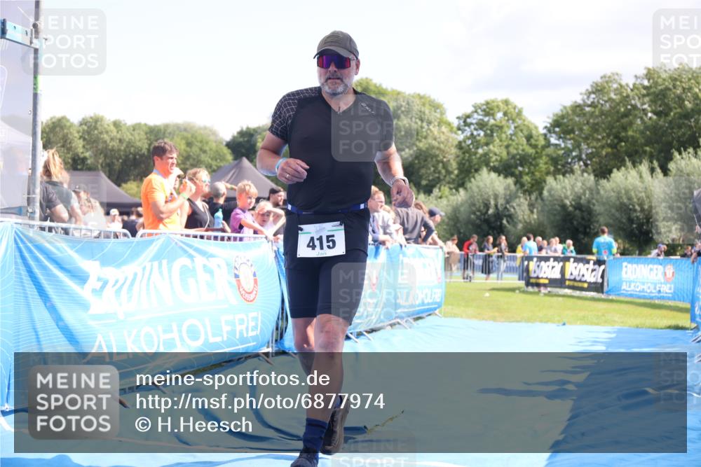 25.08.2024 - Elbe Triathlon Hamburg H.Heesch http://msf.ph/oto/6877974 25.08.2024 11:47:05 Ziel 415, 488, 1452 meine-sportfotos.de