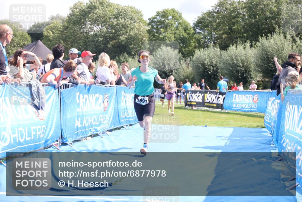 25.08.2024 - Elbe Triathlon Hamburg H.Heesch http://msf.ph/oto/6877978 25.08.2024 12:09:37 Ziel 524, 1653, 1660, 1691 meine-sportfotos.de