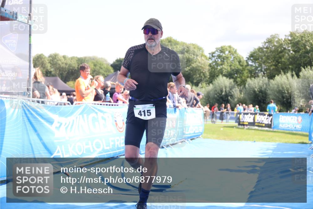 25.08.2024 - Elbe Triathlon Hamburg H.Heesch http://msf.ph/oto/6877979 25.08.2024 11:47:05 Ziel 415, 488, 1452 meine-sportfotos.de