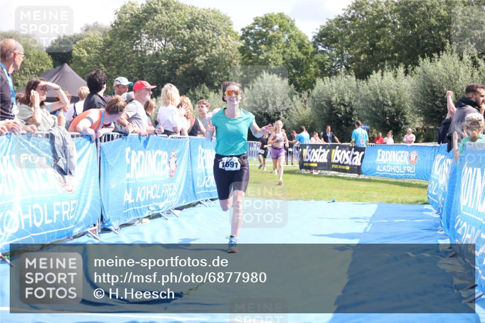 25.08.2024 - Elbe Triathlon Hamburg H.Heesch http://msf.ph/oto/6877980 25.08.2024 12:09:37 Ziel 524, 1653, 1660, 1691 meine-sportfotos.de