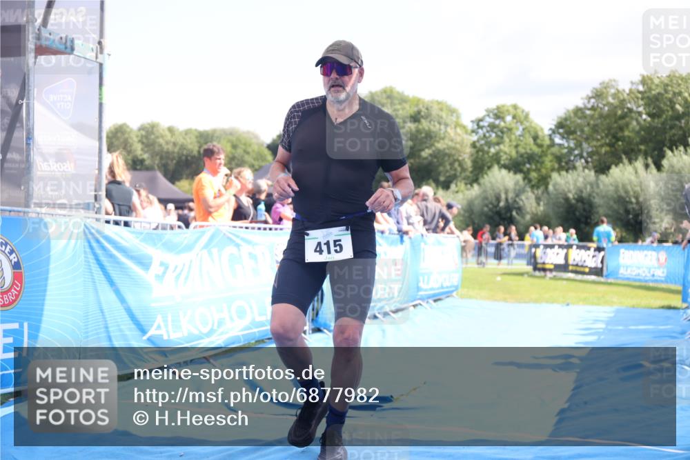 25.08.2024 - Elbe Triathlon Hamburg H.Heesch http://msf.ph/oto/6877982 25.08.2024 11:47:05 Ziel 415, 488, 1452 meine-sportfotos.de