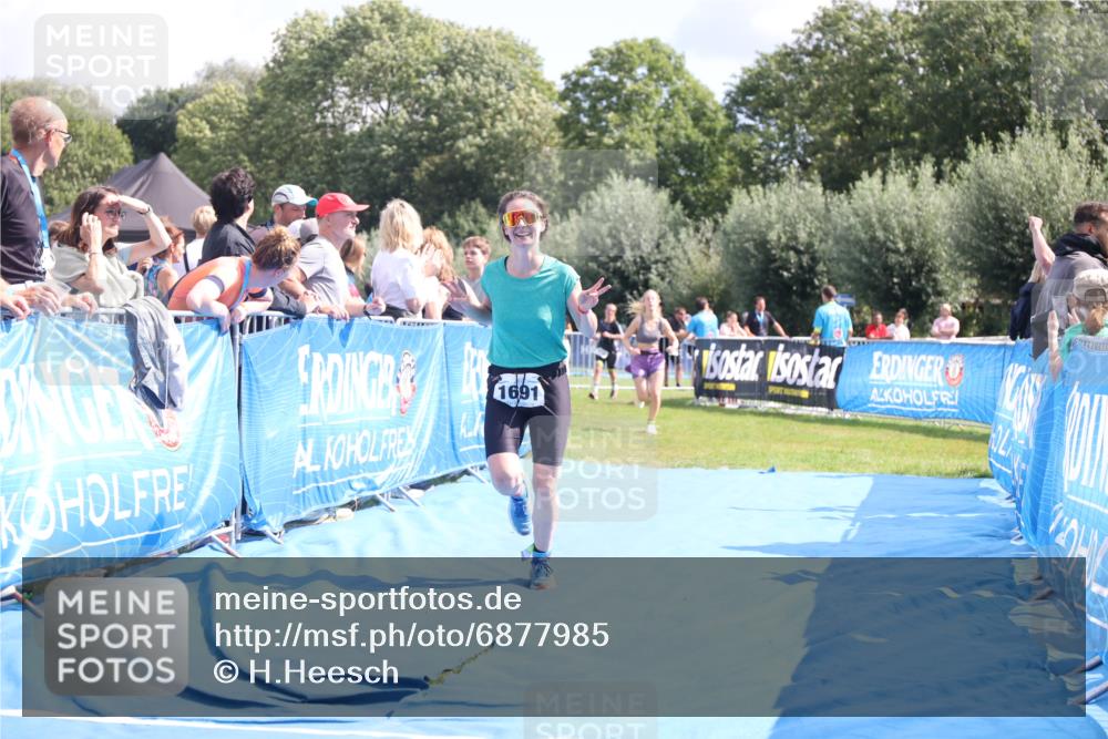 25.08.2024 - Elbe Triathlon Hamburg H.Heesch http://msf.ph/oto/6877985 25.08.2024 12:09:38 Ziel 518, 1653, 1691 meine-sportfotos.de
