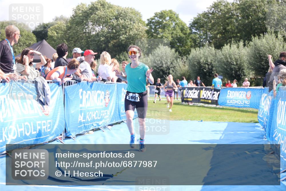 25.08.2024 - Elbe Triathlon Hamburg H.Heesch http://msf.ph/oto/6877987 25.08.2024 12:09:38 Ziel 518, 1653, 1691 meine-sportfotos.de