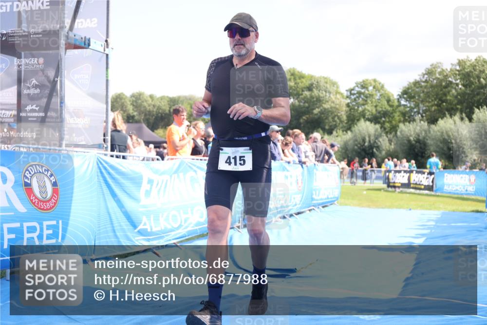 25.08.2024 - Elbe Triathlon Hamburg H.Heesch http://msf.ph/oto/6877988 25.08.2024 11:47:05 Ziel 415, 488, 1452 meine-sportfotos.de