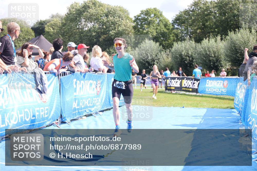 25.08.2024 - Elbe Triathlon Hamburg H.Heesch http://msf.ph/oto/6877989 25.08.2024 12:09:38 Ziel 518, 1653, 1691 meine-sportfotos.de