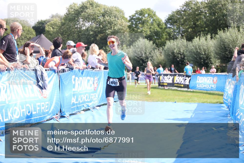 25.08.2024 - Elbe Triathlon Hamburg H.Heesch http://msf.ph/oto/6877991 25.08.2024 12:09:38 Ziel 518, 1653, 1691 meine-sportfotos.de