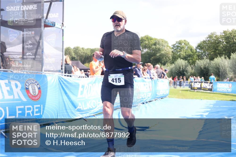 25.08.2024 - Elbe Triathlon Hamburg H.Heesch http://msf.ph/oto/6877992 25.08.2024 11:47:06 Ziel 415, 488, 1452 meine-sportfotos.de