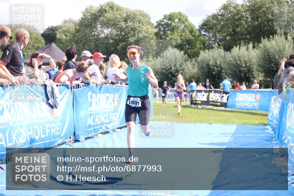 25.08.2024 - Elbe Triathlon Hamburg H.Heesch http://msf.ph/oto/6877993 25.08.2024 12:09:38 Ziel 518, 1653, 1691 meine-sportfotos.de