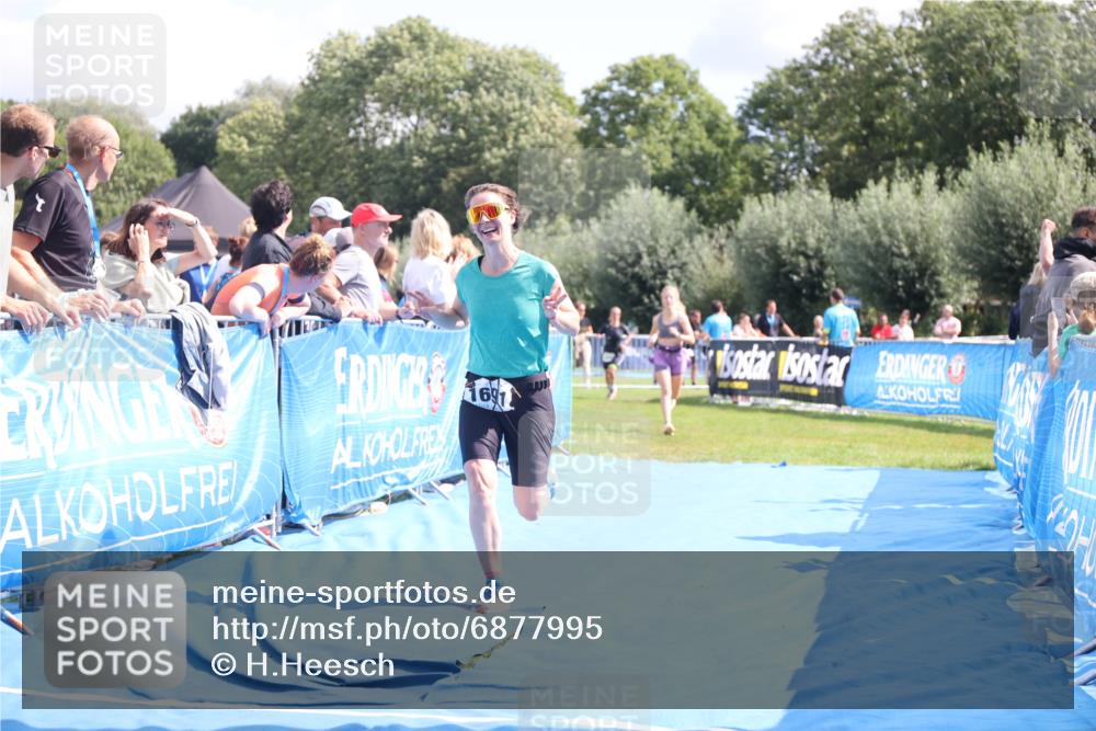 25.08.2024 - Elbe Triathlon Hamburg H.Heesch http://msf.ph/oto/6877995 25.08.2024 12:09:38 Ziel 518, 1653, 1691 meine-sportfotos.de