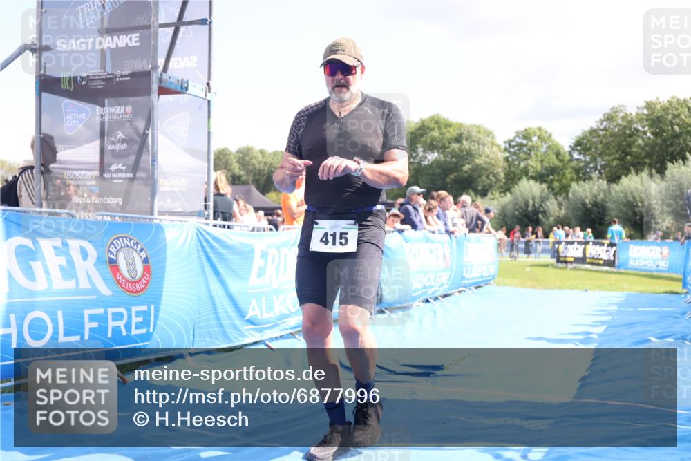 25.08.2024 - Elbe Triathlon Hamburg H.Heesch http://msf.ph/oto/6877996 25.08.2024 11:47:06 Ziel 415, 488, 1452 meine-sportfotos.de