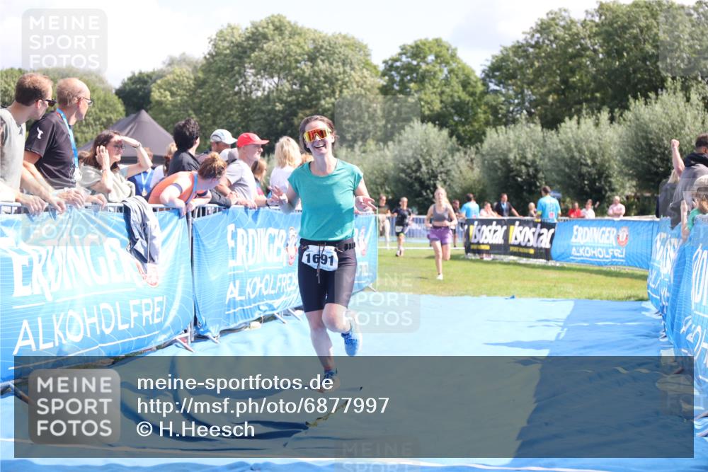 25.08.2024 - Elbe Triathlon Hamburg H.Heesch http://msf.ph/oto/6877997 25.08.2024 12:09:38 Ziel 518, 1653, 1691 meine-sportfotos.de