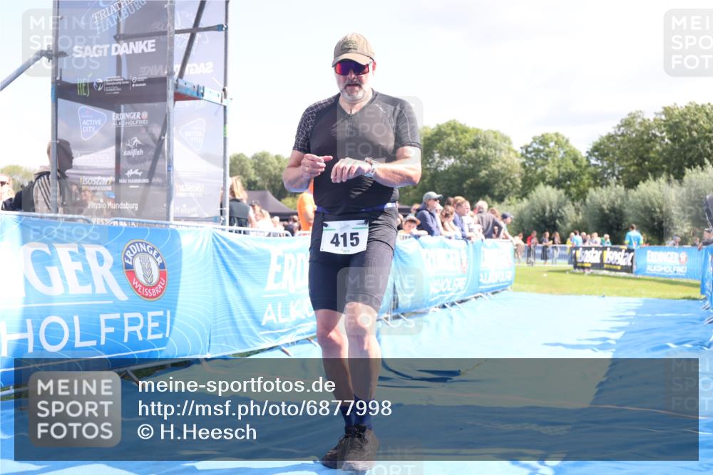 25.08.2024 - Elbe Triathlon Hamburg H.Heesch http://msf.ph/oto/6877998 25.08.2024 11:47:06 Ziel 415, 488, 1452 meine-sportfotos.de