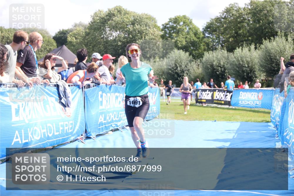 25.08.2024 - Elbe Triathlon Hamburg H.Heesch http://msf.ph/oto/6877999 25.08.2024 12:09:38 Ziel 518, 1653, 1691 meine-sportfotos.de