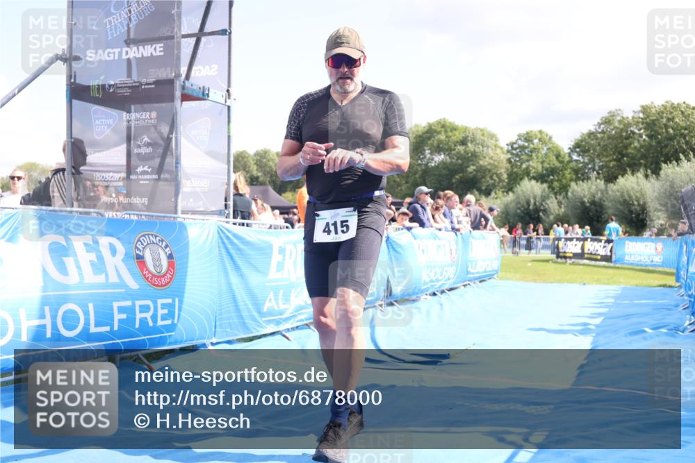 25.08.2024 - Elbe Triathlon Hamburg H.Heesch http://msf.ph/oto/6878000 25.08.2024 11:47:06 Ziel 415, 488, 1452 meine-sportfotos.de