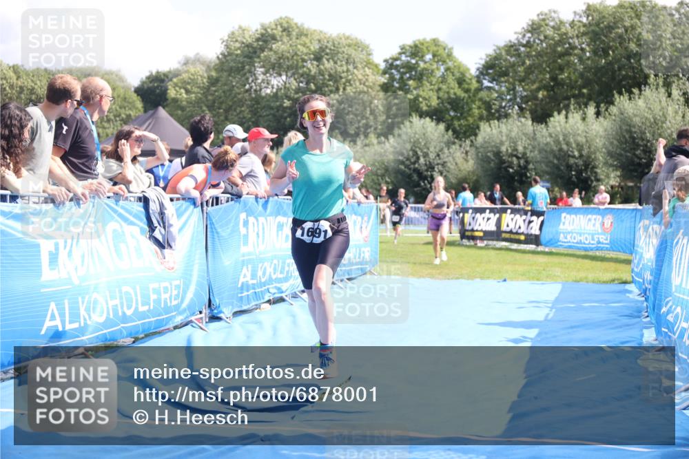 25.08.2024 - Elbe Triathlon Hamburg H.Heesch http://msf.ph/oto/6878001 25.08.2024 12:09:38 Ziel 518, 1653, 1691 meine-sportfotos.de
