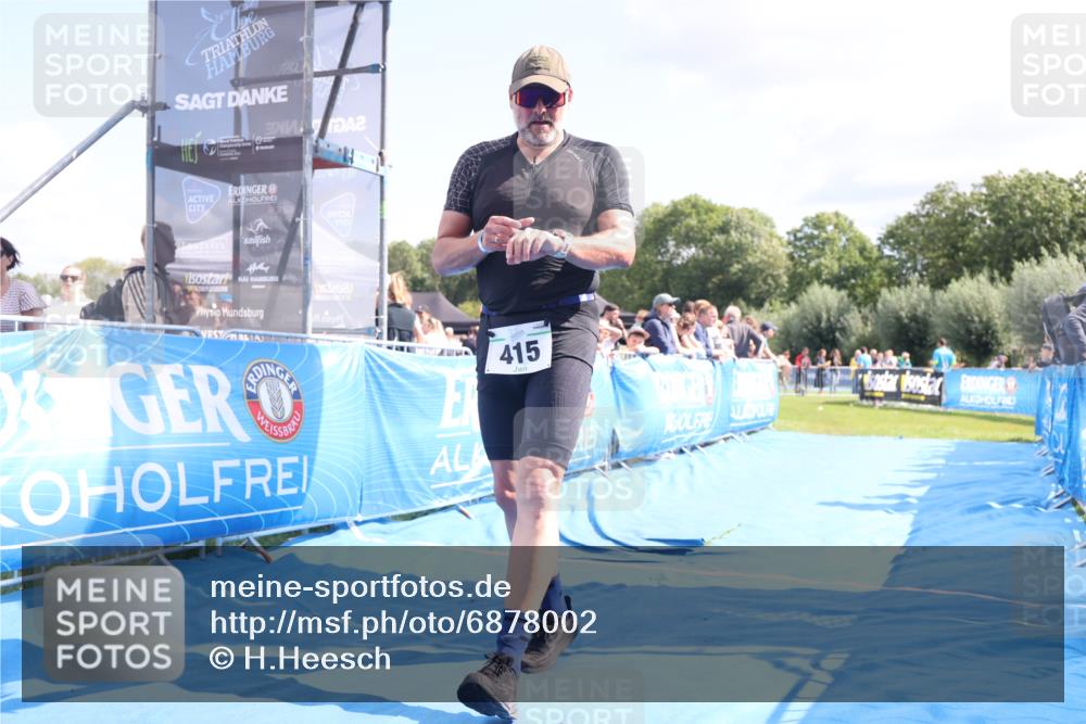 25.08.2024 - Elbe Triathlon Hamburg H.Heesch http://msf.ph/oto/6878002 25.08.2024 11:47:06 Ziel 415, 488, 1452 meine-sportfotos.de