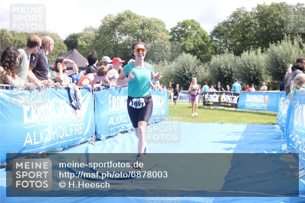 25.08.2024 - Elbe Triathlon Hamburg H.Heesch http://msf.ph/oto/6878003 25.08.2024 12:09:38 Ziel 518, 1653, 1691 meine-sportfotos.de