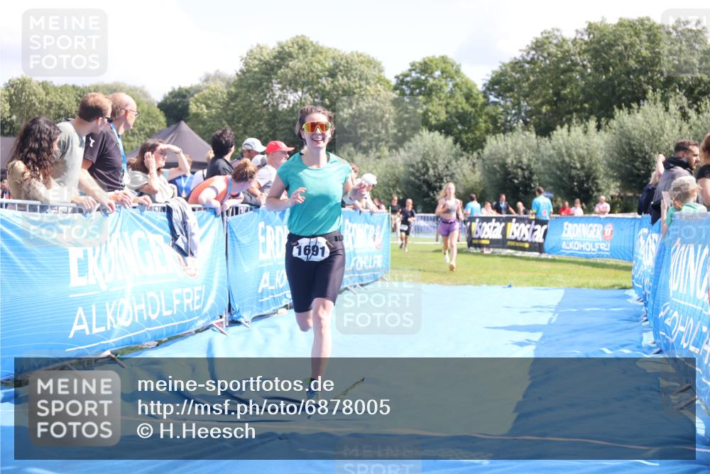 25.08.2024 - Elbe Triathlon Hamburg H.Heesch http://msf.ph/oto/6878005 25.08.2024 12:09:38 Ziel 518, 1653, 1691 meine-sportfotos.de