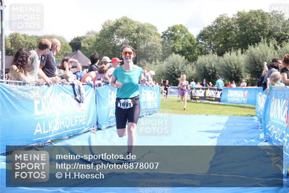 25.08.2024 - Elbe Triathlon Hamburg H.Heesch http://msf.ph/oto/6878007 25.08.2024 12:09:38 Ziel 518, 1653, 1691 meine-sportfotos.de