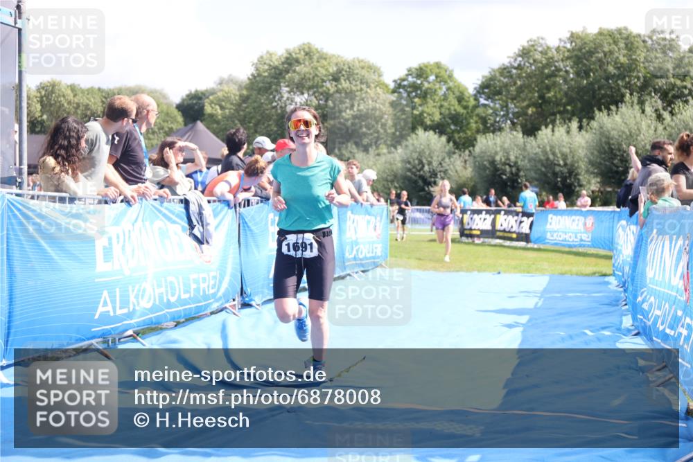 25.08.2024 - Elbe Triathlon Hamburg H.Heesch http://msf.ph/oto/6878008 25.08.2024 12:09:38 Ziel 518, 1653, 1691 meine-sportfotos.de