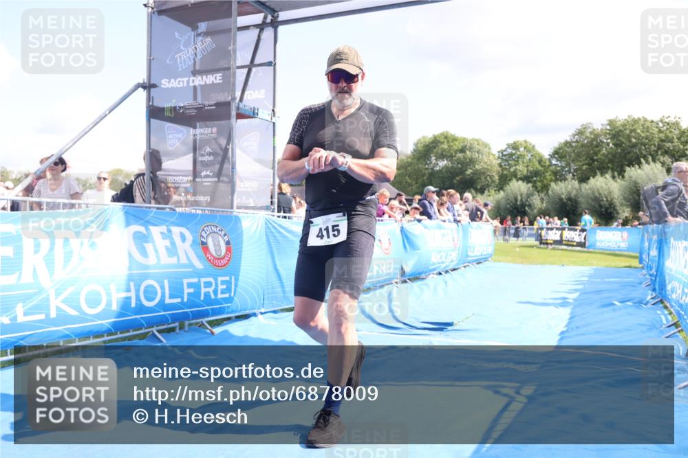 25.08.2024 - Elbe Triathlon Hamburg H.Heesch http://msf.ph/oto/6878009 25.08.2024 11:47:06 Ziel 415, 488, 1452 meine-sportfotos.de