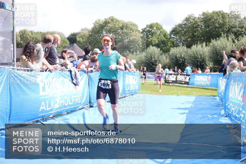 25.08.2024 - Elbe Triathlon Hamburg H.Heesch http://msf.ph/oto/6878010 25.08.2024 12:09:38 Ziel 518, 1653, 1691 meine-sportfotos.de