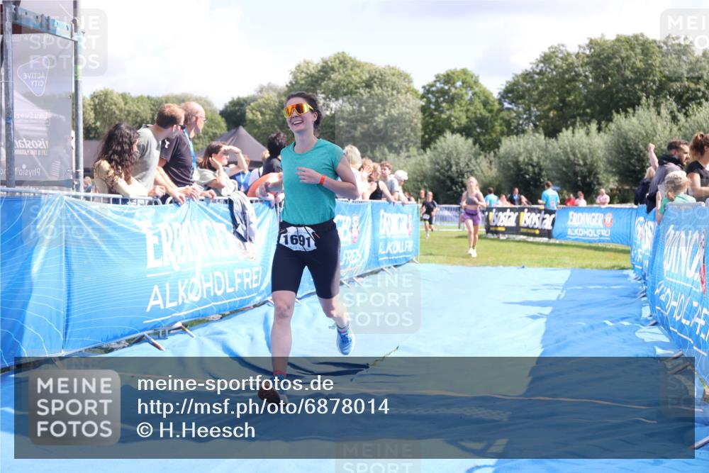 25.08.2024 - Elbe Triathlon Hamburg H.Heesch http://msf.ph/oto/6878014 25.08.2024 12:09:38 Ziel 518, 1653, 1691 meine-sportfotos.de