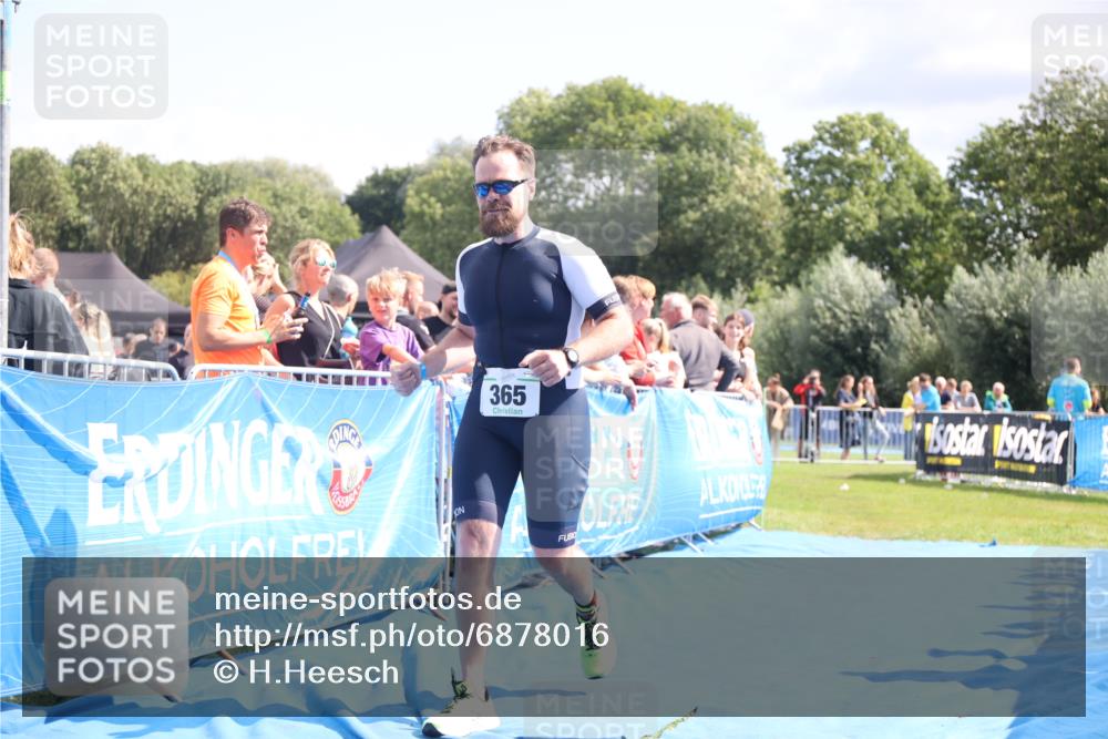 25.08.2024 - Elbe Triathlon Hamburg H.Heesch http://msf.ph/oto/6878016 25.08.2024 11:47:20 Ziel 365 meine-sportfotos.de