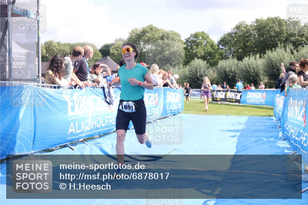 25.08.2024 - Elbe Triathlon Hamburg H.Heesch http://msf.ph/oto/6878017 25.08.2024 12:09:38 Ziel 518, 1653, 1691 meine-sportfotos.de