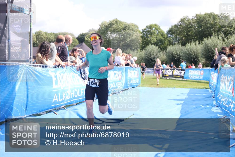 25.08.2024 - Elbe Triathlon Hamburg H.Heesch http://msf.ph/oto/6878019 25.08.2024 12:09:38 Ziel 518, 1653, 1691 meine-sportfotos.de