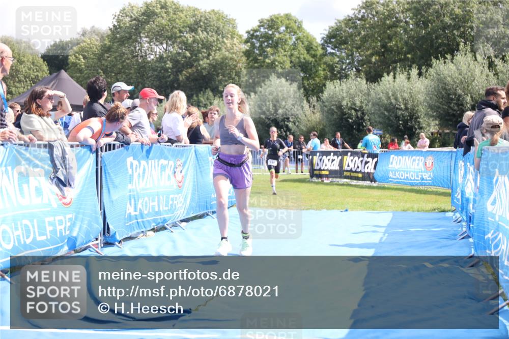25.08.2024 - Elbe Triathlon Hamburg H.Heesch http://msf.ph/oto/6878021 25.08.2024 12:09:41 Ziel 518, 1653, 1691 meine-sportfotos.de