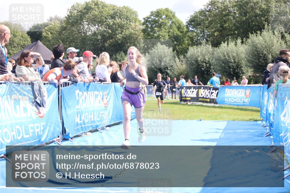 25.08.2024 - Elbe Triathlon Hamburg H.Heesch http://msf.ph/oto/6878023 25.08.2024 12:09:41 Ziel 518, 1653, 1691 meine-sportfotos.de