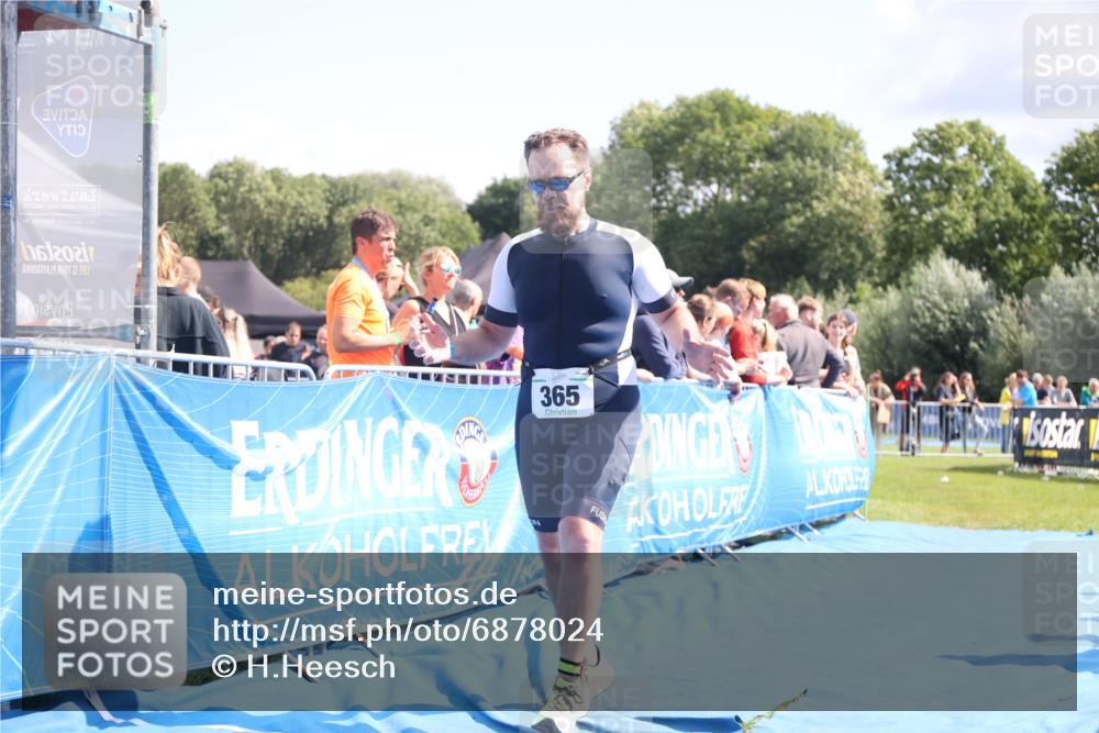 25.08.2024 - Elbe Triathlon Hamburg H.Heesch http://msf.ph/oto/6878024 25.08.2024 11:47:20 Ziel 365 meine-sportfotos.de