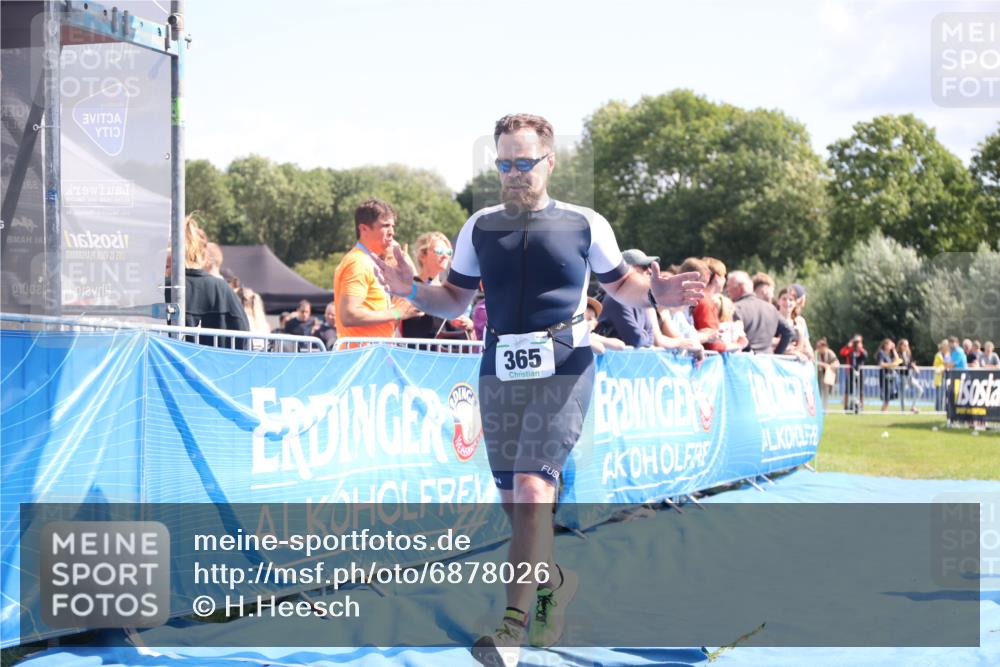 25.08.2024 - Elbe Triathlon Hamburg H.Heesch http://msf.ph/oto/6878026 25.08.2024 11:47:20 Ziel 365 meine-sportfotos.de