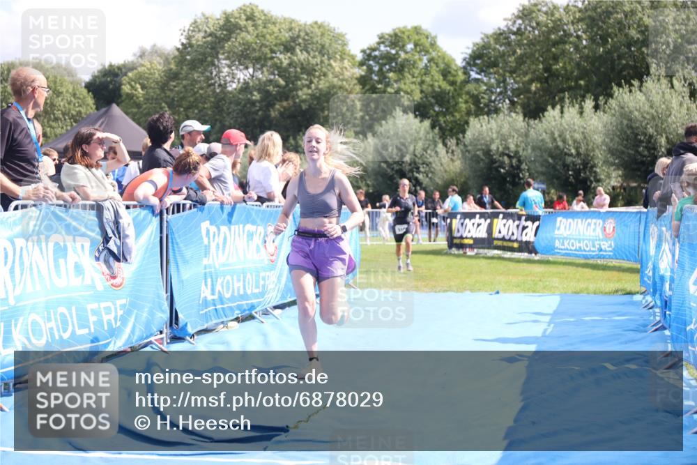25.08.2024 - Elbe Triathlon Hamburg H.Heesch http://msf.ph/oto/6878029 25.08.2024 12:09:41 Ziel 518, 1653, 1691 meine-sportfotos.de