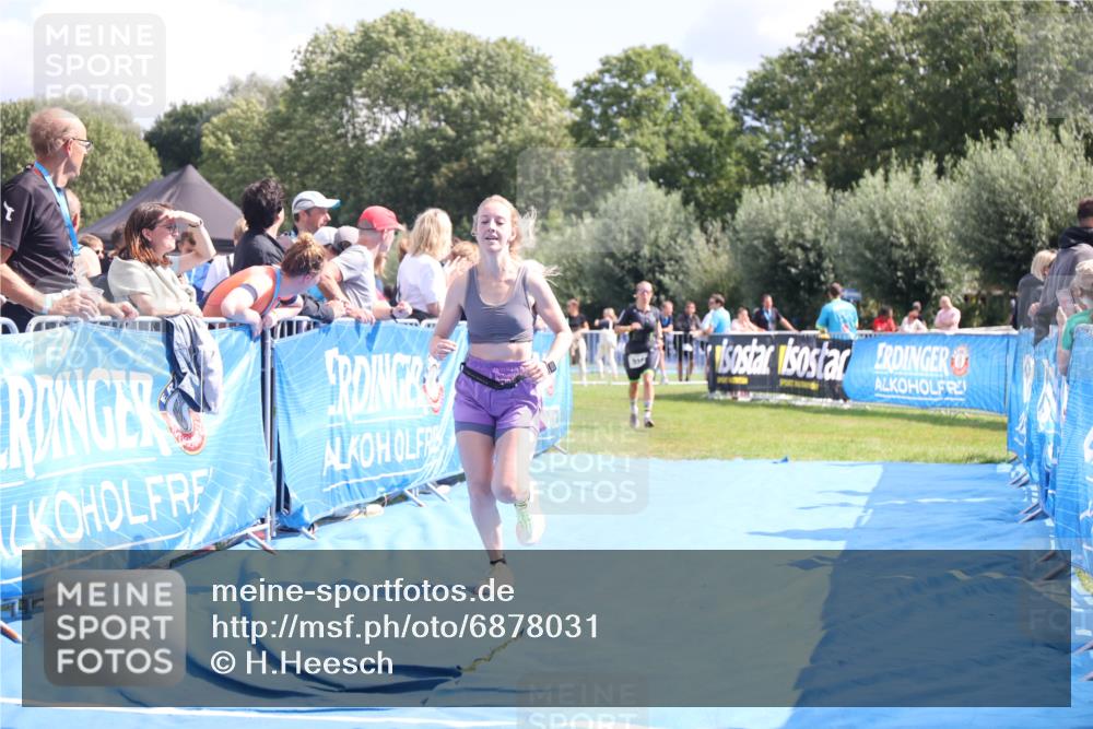 25.08.2024 - Elbe Triathlon Hamburg H.Heesch http://msf.ph/oto/6878031 25.08.2024 12:09:41 Ziel 518, 1653, 1691 meine-sportfotos.de