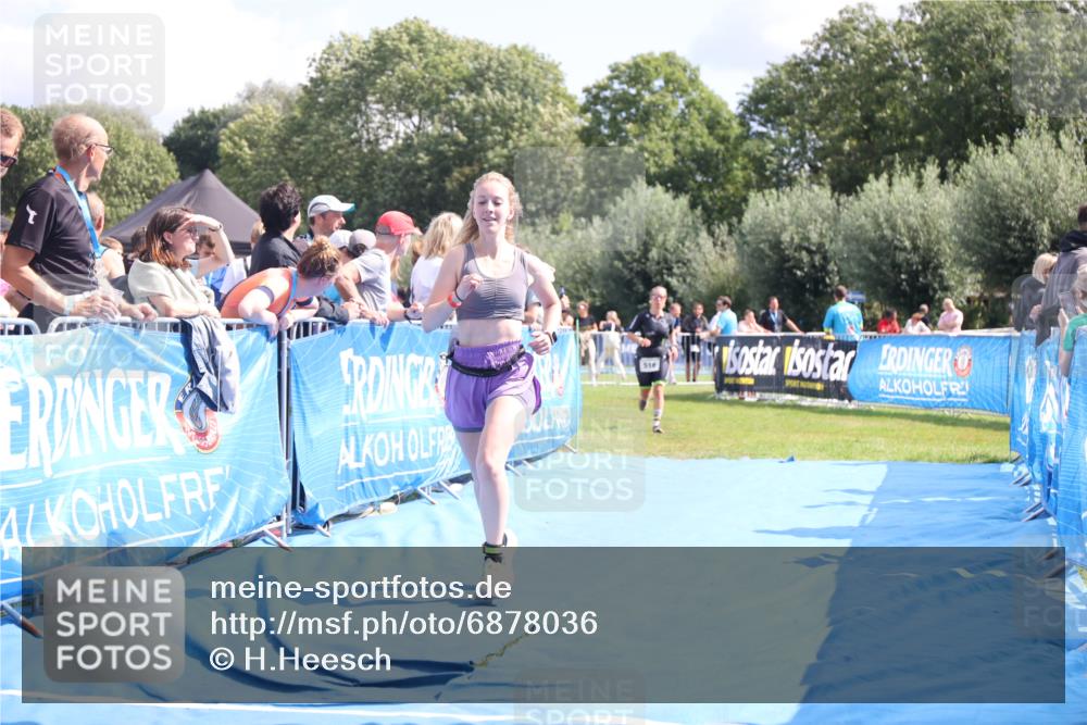 25.08.2024 - Elbe Triathlon Hamburg H.Heesch http://msf.ph/oto/6878036 25.08.2024 12:09:41 Ziel 518, 1653, 1691 meine-sportfotos.de