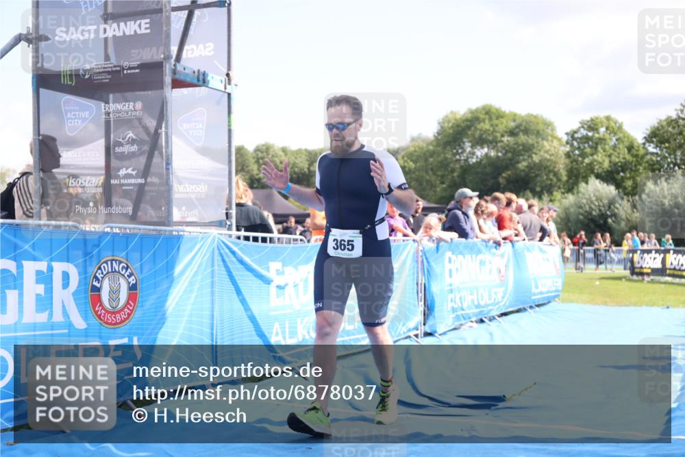 25.08.2024 - Elbe Triathlon Hamburg H.Heesch http://msf.ph/oto/6878037 25.08.2024 11:47:21 Ziel 365 meine-sportfotos.de